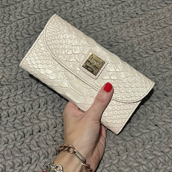 Pearl Dooney Wallet - Picture 2 of 4